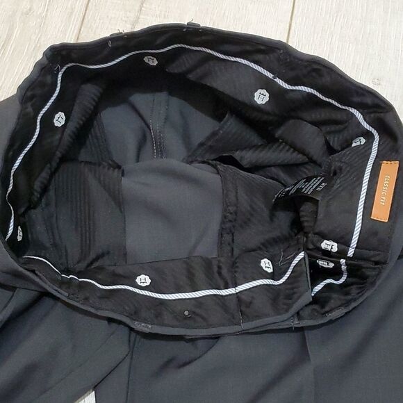 HAGGAR DRESS PANTS, 34x30, FLAT-FRONT, DARK GRAY, POLYESTER, CLASSIC FIT - Picture 13 of 14